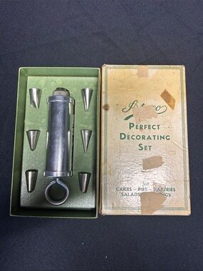 Vintage Atco Perfect Decorating Set Metal Pastry Gun with Nozzles - Green